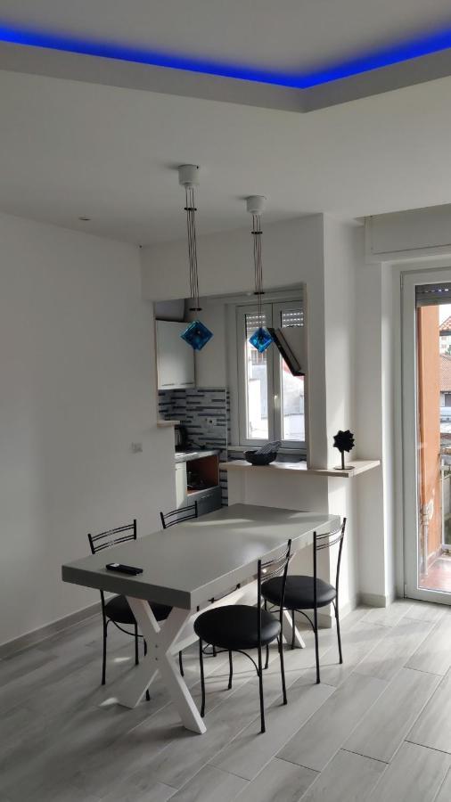 Galla House Gallarate Bagian luar foto