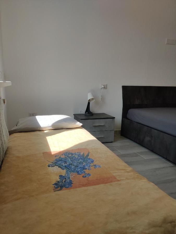 Galla House Gallarate Bagian luar foto